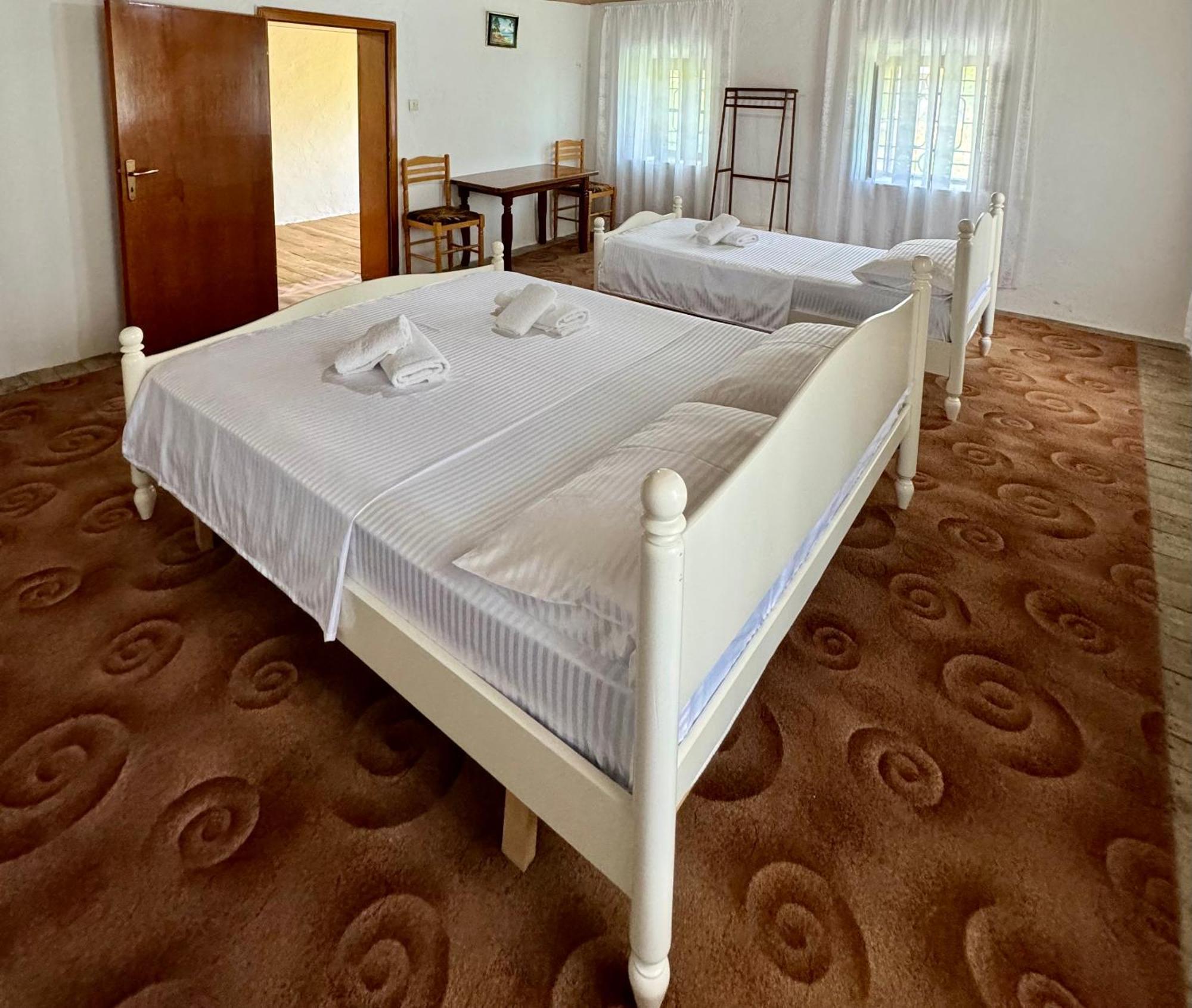 Guest House Noku Koman Esterno foto